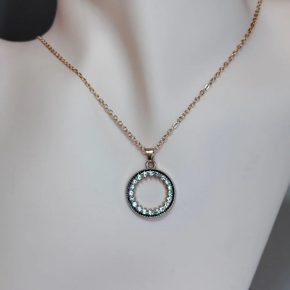 ⚜️ Elegant Gold and Silver Circle Pendant Necklace